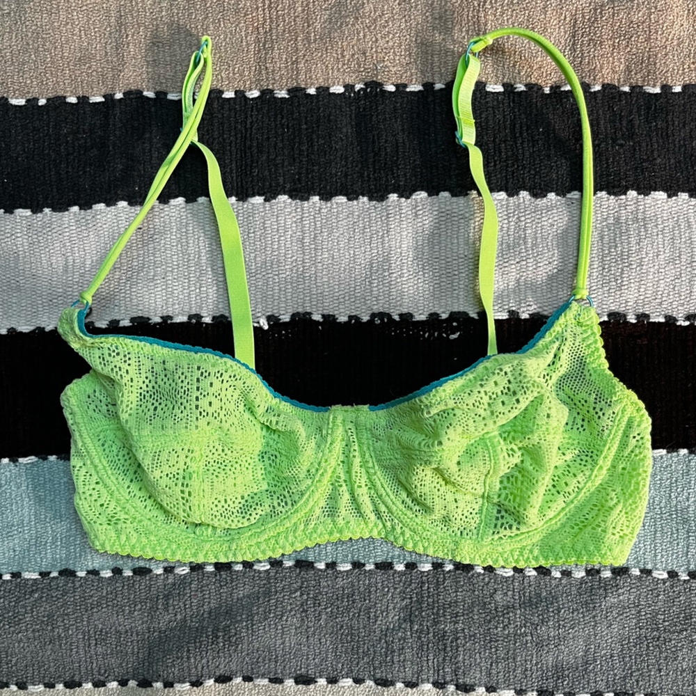 STUNNING Free People Bra 💚💚